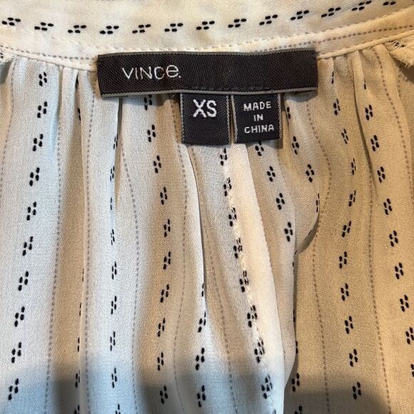 Vince short sleeved silk blouse ivory with black dot pattern - Picture 2 of 4
